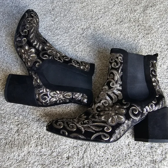 Stuart Weitzman Mediate Black Radiant Velvet Gold Sequins bootie Size 10 - Picture 11 of 17